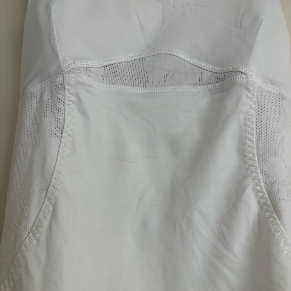 LuluLemon Chaturanga Tank Top in White NEW - Picture 11 of 13